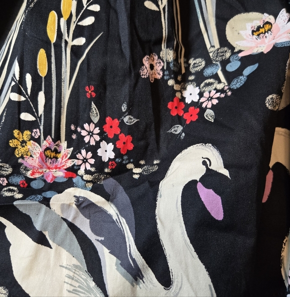 Swan And Floral Unbranded Skirt Measuring At A 36in Waist Unlined - Picture 2 of 7